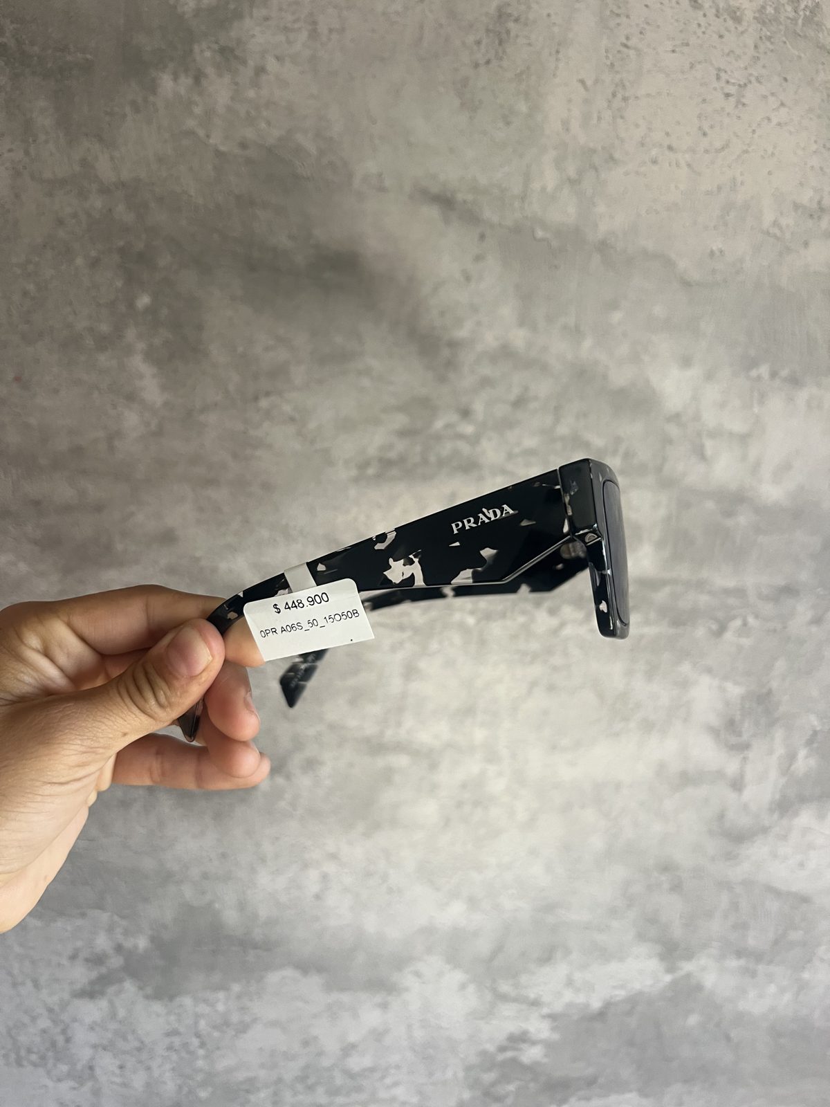 Prada PR A06S - Negro Mármol Cuadrado