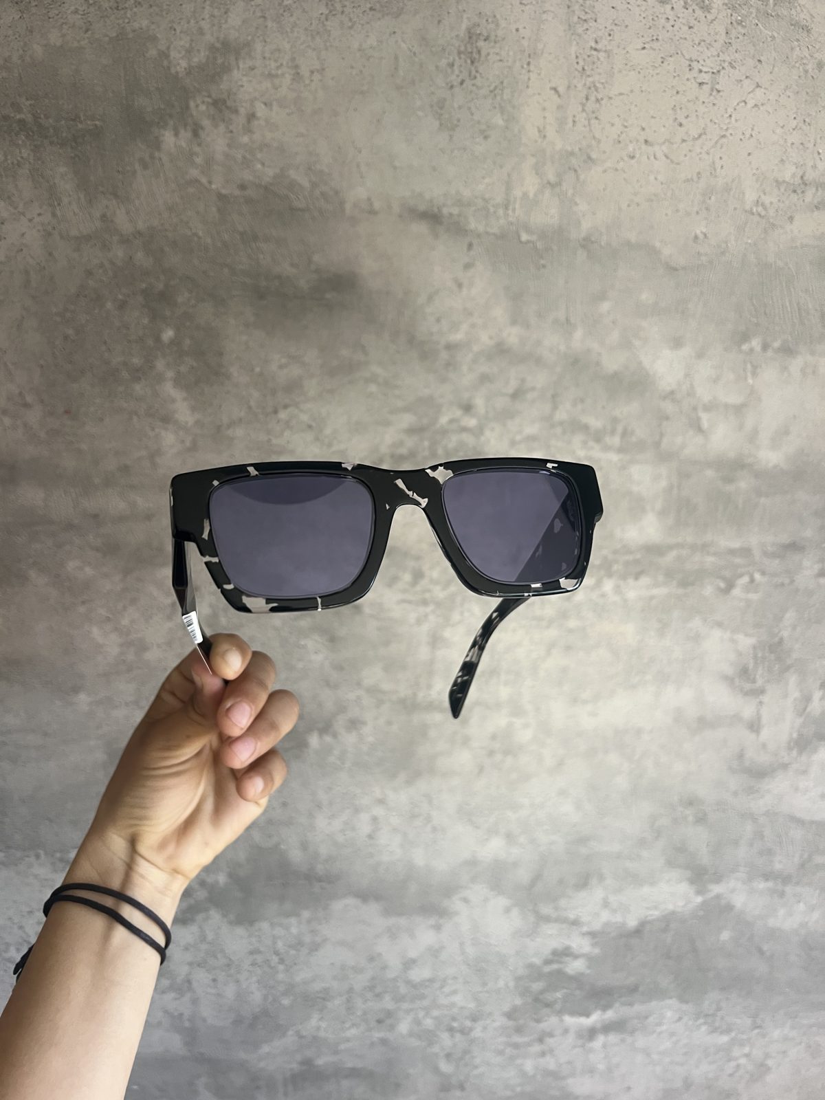 Prada PR A06S - Negro Mármol Cuadrado